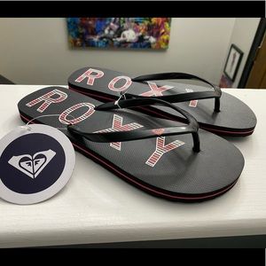 ROXY NWT Flip-flops Size 8 - women’s Free Shipping